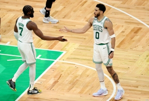 Anh ấy phải là số một trong giải đấu! Celtics phá bỏ lời nguyền, kéo dài chuỗi trận thắng dài nhất mùa giải lên 10 trận