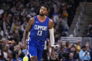 Có hiệu quả! Paul George trở lại và ghi được 17 điểm khi bắn 7/9 vào giờ nghỉ giải lao, với điểm cộng trừ là +11