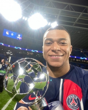 Mbappe: Tôi sẽ không bao giờ là cầu thủ trốn tránh. Mối quan hệ với HLV rất tốt.