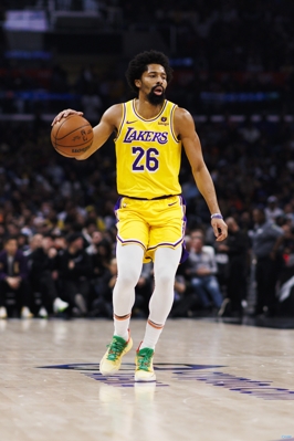 James vắng mặt! Đội hình xuất phát của Lakers: Russell, Dinwiddie, Reeves, Rui Hachimura, Nong Mei