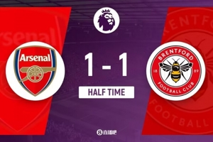 Hiệp 1 - Arsenal tạm dẫn Brentford 1-1, Rice ghi bàn liên tiếp, Ramsdale mắc lỗi và tặng quà