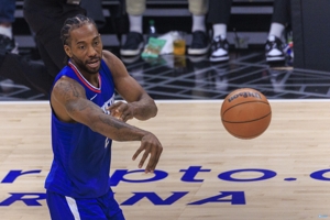 Kawhi nói về sự đảo ngược: Trận đấu kéo dài 48 phút, cả đối thủ và chúng ta đều sẽ có những thăng trầm.