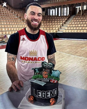 Mike James đã đăng quang ngôi vô địch ghi bàn mọi thời đại của Champions League! Harden: Anh ấy không cúi đầu khi mọi chuyện diễn ra không như ý ở NBA