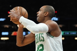 Hỏa hoạn từ bên ngoài! Celtics sút 25 quả ba điểm, chiếm hơn một nửa số bàn thắng thể thao của toàn đội.