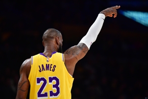 James là cầu thủ duy nhất trong lịch sử NBA ghi được hơn 1.500 điểm sau 20 mùa giải trong sự nghiệp.