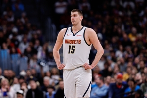 Có chút bất thường! Jokic chỉ thực hiện 6 trong số 16 cú sút và ghi được 16 điểm, 11 rebound, 7 kiến ​​​​tạo và 2 cướp.