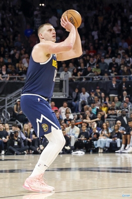 Làm việc chăm chỉ! Sau trận All-Star, Jokic ghi trung bình 26+13+9 và sút 59%. Nuggets có 13 trận thắng và 2 trận thua.