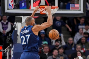 Gobert: Tôi không biết điều gì khiến đối thủ nghĩ rằng việc chơi một mình là điều tốt. Tôi rất thích điều đó.