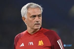 Mourinho: Khó hiểu một HLV từng vào 2 trận chung kết liên tiếp sẽ bị sa thải và không hợp tác với Pinto nữa