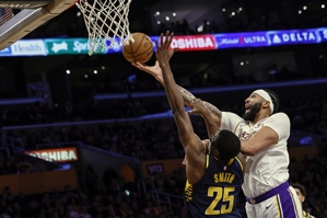 Lakers và Pacers cộng lại được 295 điểm, số điểm cao thứ ba trong một trận đấu mùa này.