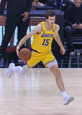 Reeves nói về việc đánh trúng con trỏ ba điểm lớn: bị adrenaline chi phối, chơi cho Lakers là giấc mơ từ nhỏ