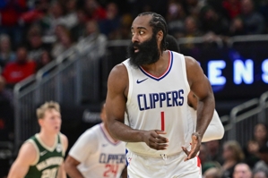 Harden thực hiện 6 trong số 15 cú sút và 3 trong số 9 quả ba điểm, ghi 16 điểm, 5 rebound, 14 kiến ​​​​tạo và 2 lần đánh cắp.