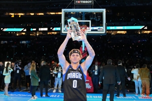 McClung được bầu là MVP của G League mùa này, ghi trung bình 25,7 điểm, 4,7 rebound và 6,6 kiến ​​​​tạo mỗi trận.