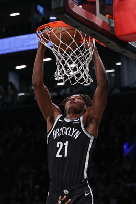 [Rookie] Clooney, lựa chọn số 21 của Nets, ghi được 17 điểm, 6 rebound và 4 block khi bắn 6/7, Sather có 18 + 6.