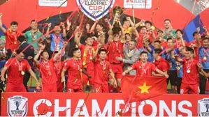 Khoảnh khắc ĐT Việt Nam nâng cao chức vô địch AFF Cup 2024 vô cùng cảm xúc