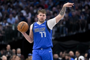 Hôm nay Mavericks đối đầu với Warriors, Doncic có thể sẽ vắng mặt trong trận đấu do chấn thương đầu gối phải.